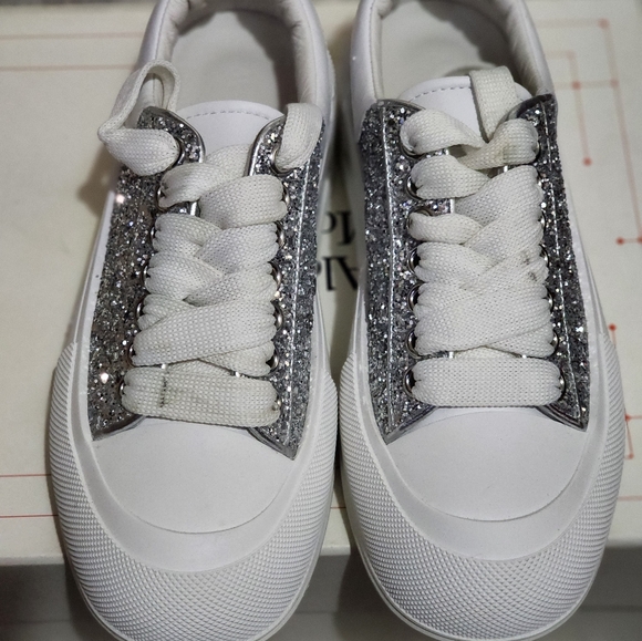 Alexander McQueen glitter Sneakers in excellent condition - only wore them once. - Picture 5 of 8